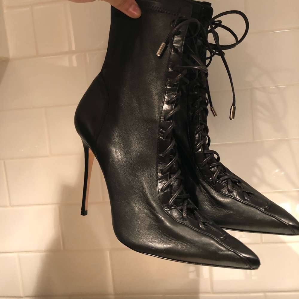 Schutz Tennie Lace up boot sz 8 in black
